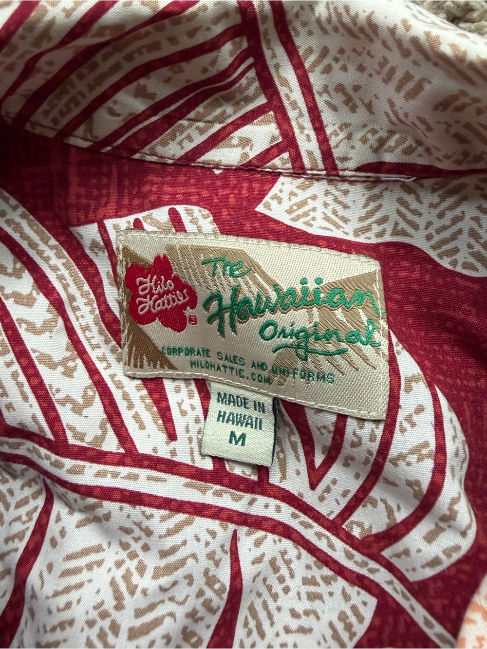 Hilo Hattie Red and Cream Tropical Leaf Camp Shirt - Picture 2 of 3